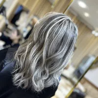 خواهان مدل برای رنگ مو به علت پریدن پیج