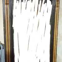 ویترین چوبی و 2عددصندلی