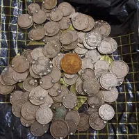 تعدادی سکه قدیمی زمان شاه درقله گنج