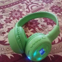 یک عدد هدفون بلوتوثی و رم خور به فروش می رسد.