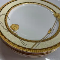 بشقاب تخت طلایی