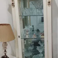 ویترین و کریستال های داخلش همه باهم