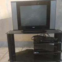 تلویزیون 21 و میز شیشه ای