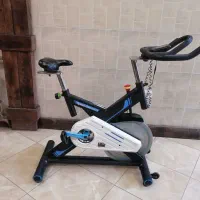 دوچرخه و دستگاه حرفه ای باشگاه