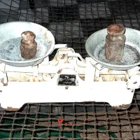 ترازو قدیمی کوچک