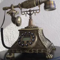 میز تلفن و تلفن