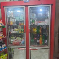 یخچال فروشگاهی ومیزصندلی تخت برای کافه