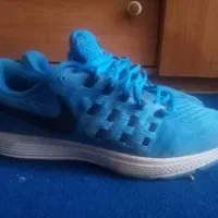 تعدادی کفش استوک