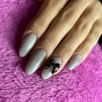 مدل جهت تکمیل آلبوم در عمارت سلینا