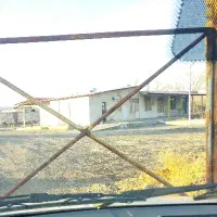 نگهبان آشنا به کار بنایی جهت کار در مرغداری