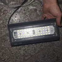 لامپ و‌پرژکتور