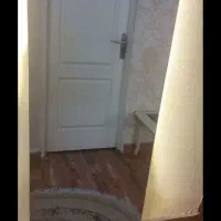 یک تخته آینه قدی سالم و بدون قاب به ابعاد ۸۰×۱۶۰