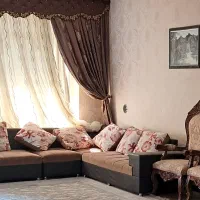 تعدادی میز و مبل یخچال فریزر و زیر تلوزیونی