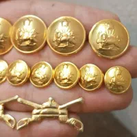 مجموعه کلکسیونی ده عدد دکمه سه عدد آرم نیروی زرهی|کلکسیون و سرگرمی|شیراز, فرهنگ شهر|دیوار