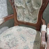 یک جفت مبل سلطنتی قدیمی