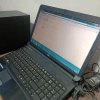 لپ تاپ به همراه میز و باند