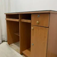 میز تحریر در حد نو با شیشه روش