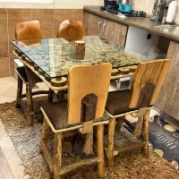 میز ناهارخوری باست کنار سالنی