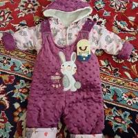 لباس و کلاه گرم و شلوار جین نوزادی