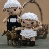 عروسک|اسباب‌بازی بچه|همدان, |دیوار