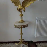 میز گرد برنز با مجسمه عقاب برنز