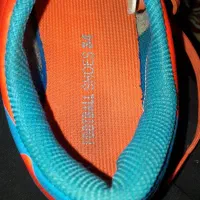 کفش چمن|کیف، کفش، کمربند|سرباز, |دیوار