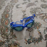 عینک شنا باگوشگیر