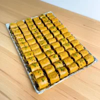 فروشنده قنادی مرد(ایرانی)