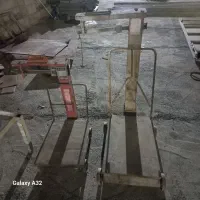 ۲عددباسکول و۳عدد تخت بسیار تمیز وسالم