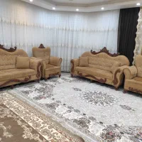 یک دسته مبل راحتی هشت نفره