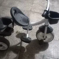 سه چرخه مشکی سفیدسالم رکابی هستش وپارکابی تاشوهست