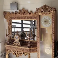 ساعت و شمعدونی و آینه