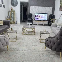 مبل راحتی با جلو مبلی و عسلی در حد نو