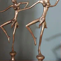 مجسمه برنزوگوی