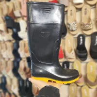 چکمه|کیف، کفش، کمربند|مشهد, عیدگاه|دیوار