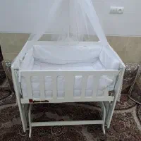 تخت کنار مادر