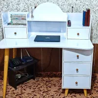 میز تحریر بدون خط و خش