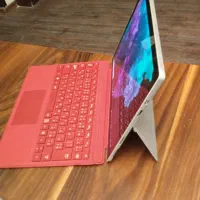 سرفیس پرو ۶  i7  تمیز شیک
