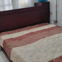 تخت خواب ۲ نفره همراه پاتختی و تشگ