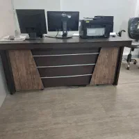 میز مدیریتی همراه با صندلی چرخ دار|دفتر کار|شاهین‌شهر, عطار|دیوار