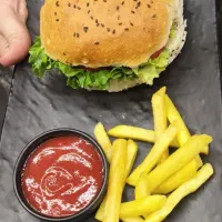 استخدام نیروی خانم در کافه فست فود هیلان