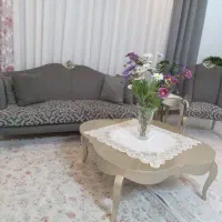 مبل کلاسیک ۸ نفره در حد نو با میز وسط و عسلی