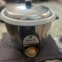 پلو پز اب میوه گیر و ۶ بشقاب سپو سرخ کرن و تلفن|آبمیوه‌گیر و آب‌مرکبات‌گیر|قزوین, |دیوار