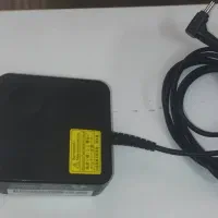 شارژر یا آدابتور لب تاپ Lenovo.