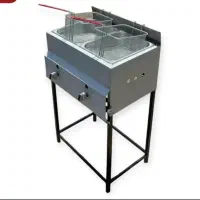 سرخ کن دو لگن ایستاده