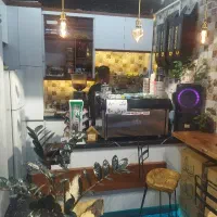 نیروی کار خانم . کافه