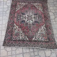 قالی دست باف قدیمی