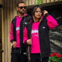 مدل ، بلاگر آقا مسلط به تولید محتوا پوشاک