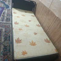تخت یک نفره همراه با تشک