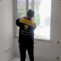 به چندنفرنیروکاردرب وپنجره سازی نیازمندیم